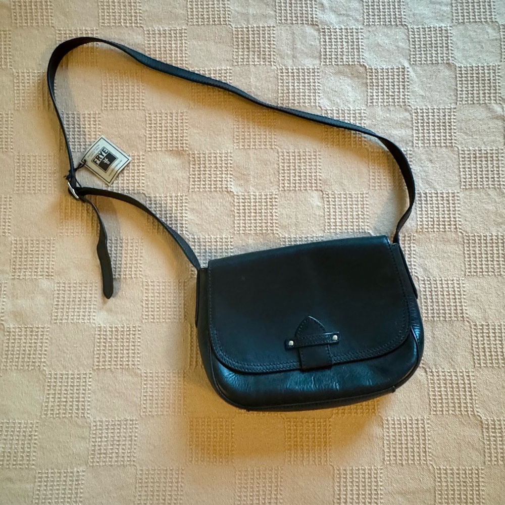 FRYE AND CO. Black Crossbody Bag with Leather Material and Flap Closure